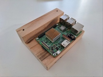 Raspberry pi 3B v1.2 w obudowie drewnianej 