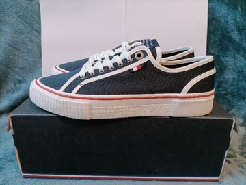 TOMMY HILFIGER NOWE KLASYCZNE SNEAKERSY R.41