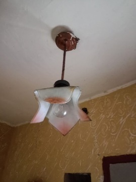 Lampa sufitowa z czasów PRL-u 