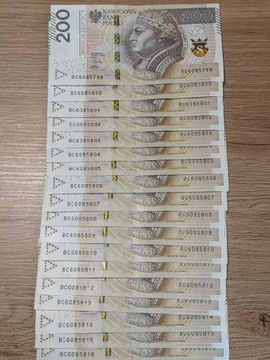 Banknoty 200zł, kolejne numery  2015r., 18szt