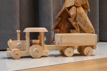 Zabawka drewniana - ciągnik