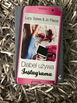 Diabel uzywa Instagrama/ Diabel ubiera sie u Prady