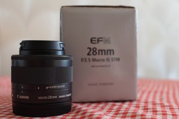 Canon EF-M 28mm f/3.5 STM IS Macro