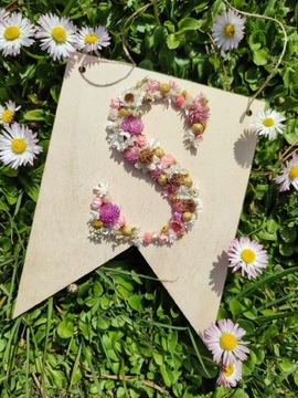 Proporczyk drewniany litera cyfra suszone kwiaty