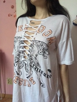 Biala koszulka w tygrysy