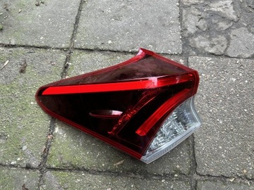 Lampa lewa tył Toyota Auris 2 II