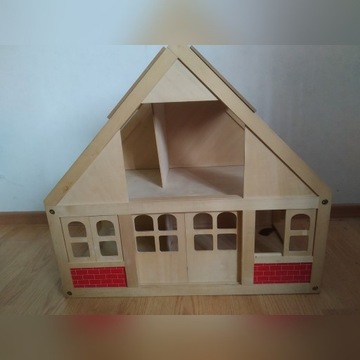 Drewniany domek dla lalek + mebelki i lalki