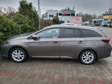 Toyota Auris 1,8 hybrid kombi