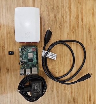 Raspberry Pi4 RPi4 2GB karta 16GB Obudowa Zasilacz HDMI