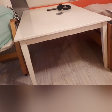 Używana biała ława Ikea