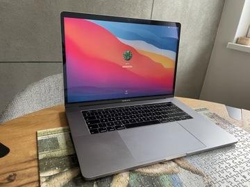 Apple MacBook Pro 15 2018 i7 / 16GB / 250 GB