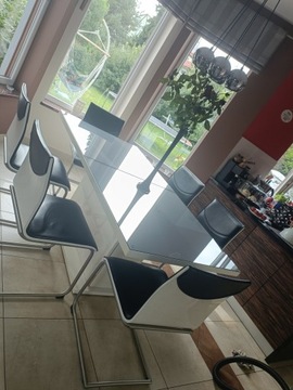 Duży stół i 6 krzeseł
