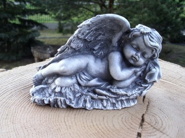 Aniołek śpiący figurka gipsowa