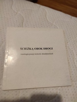 Ścieżką obok drogi Antologia poezji twórców