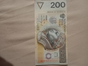 Banknot 200zł z 1994r. Rosnąca czcionka