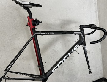 Rama szosowa Focus Izalco Max Di2 rozmiar 56