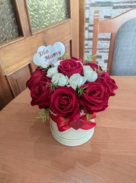 Flower box z różami sztucznymi