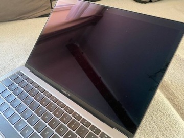 MacBook Air M1 8GB/256 + Etui w prezencie