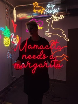 Mamacita needs a margarita LED Napis Świetlne