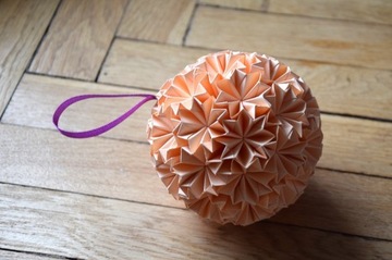 Bombka origami w kolorze brzoskwiniowym