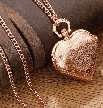 Zegarek damski retro na łańcuszku - kształt serca