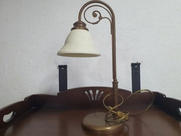 Stylowa  lampa z kloszem