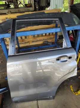Subaru Forester 2018 drzwi tył, zderzaki