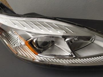 Lampa/Reflektor prawy Ford C-MAX USA Energii 2017 