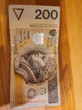 Banknot 200zł, rosnąca czcionka