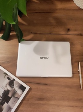 Laptop Asus VivoBook E203MA-FD018TS biały