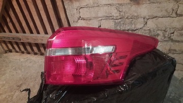 Lampa Ford Focus mk3 PH prawy tył 