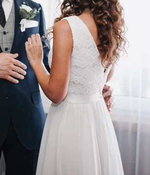 Delikatna muślinowa suknia ślubna