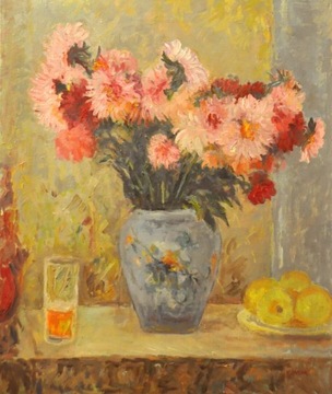 Różowe kwiaty i szklanka soku Kazimierz Wilk