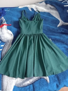 Zielona sukienka błyszcząca na wesele i nie tylko 