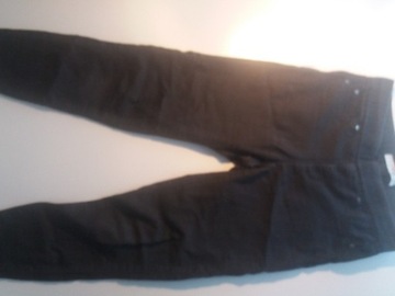 Czarne spodnie jeansowe na gumkę