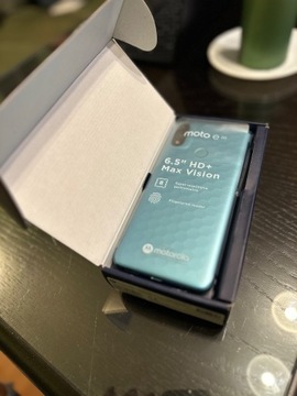 Smartfon Motorola Moto E20 2 GB / 32 GB niebieski