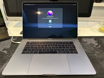 MacBook Pro 15 A1707 Core i7 16 GB / 512 GB szary