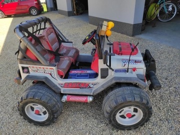 Elektryczny Jeep firmy Peg Perego 