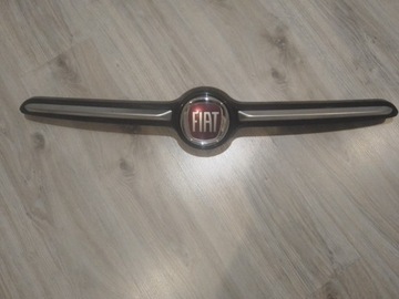 Fiat 500x grill emblemat 735692168