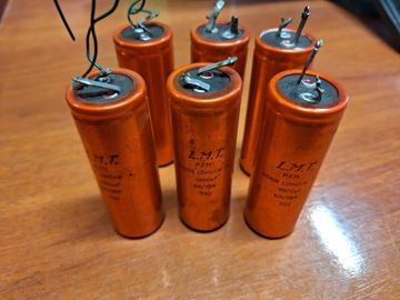 Sześć dużych kondensatorów L.M.T 1000uF 65/75V