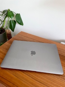 Laptop Apple MacBook Air 13,3 " 8 GB / 128 GB szar