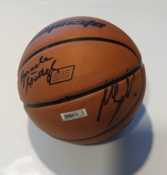 Piłka do koszykówki z autografami Gortat Team 