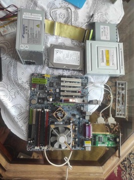 Retro komputer,nvidia 6600,Gigabyte 7n400,Fortron