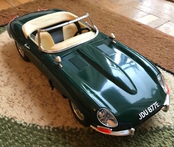 Model Samochodu 1:18 Bburago Jaguar E (1961)