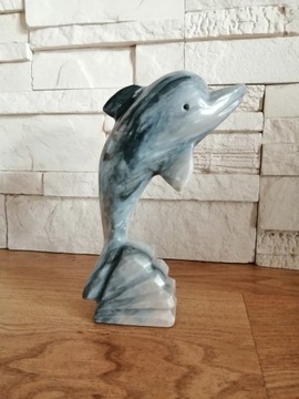 figurka delfina z kamienia, alabaster, delfin