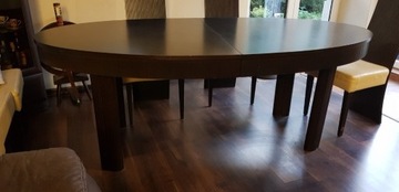 Komplet mebli: stół, 6 krzeseł i komoda
