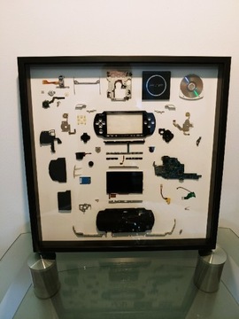 Konsola Sony PSP rozłożona na części obraz