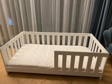 Łóżko dziecięce z barierkami+materac  80x160 cm