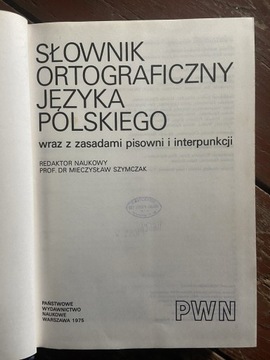 Zestaw dwóch słowników do języka polskiego