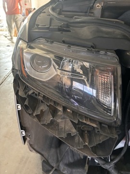 Lampa przód prawa Halogen wk2 jeep grand cherokee 